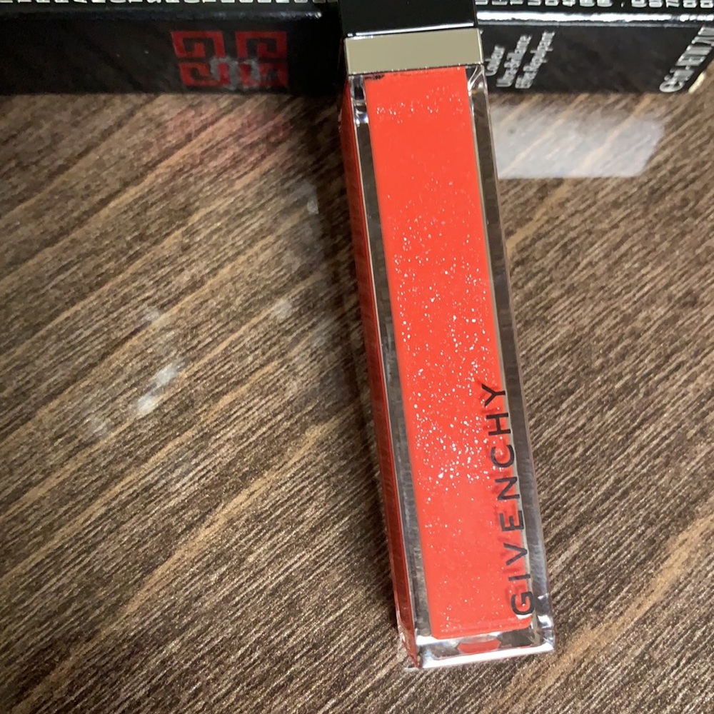 Givenchy Gloss Interdit Ultra Shiny Color Plumping - Picture 10 of 12